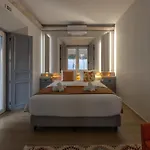 Lagoon & Deluxe Vila