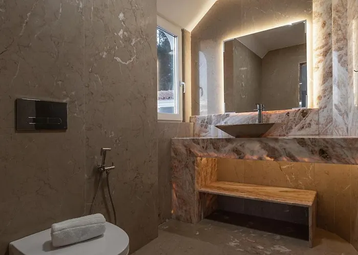 Lagoon & Deluxe Villa