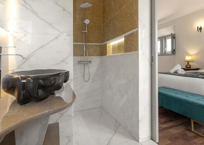 Villa Lagoon & Deluxe *