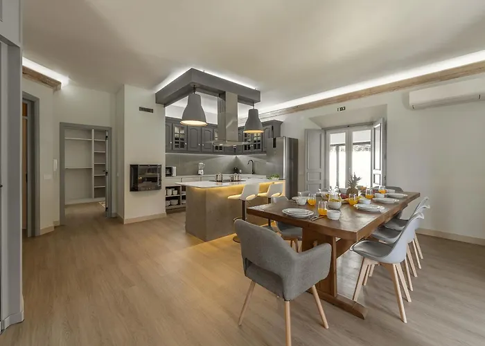 Lagoon & Deluxe Villa *