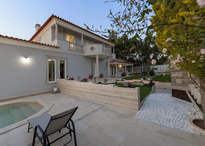 Lagoon & Deluxe Villa Caldas Da Rainha