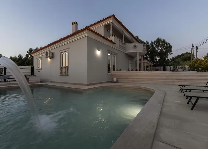 Lagoon & Deluxe Villa Caldas Da Rainha